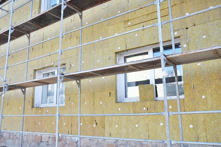 The Benefits of External Home Insulation As energy prices continue to rise and environmental concerns grow, homeowners are increasingly looking for effective ways to improve energy efficiency and reduce their carbon footprint.